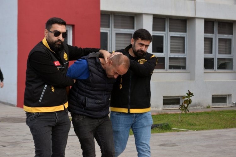 Adana'da eşini katleden eş &ouml;ncesinde &ccedil;ocuklarını kuzenine bırakmış