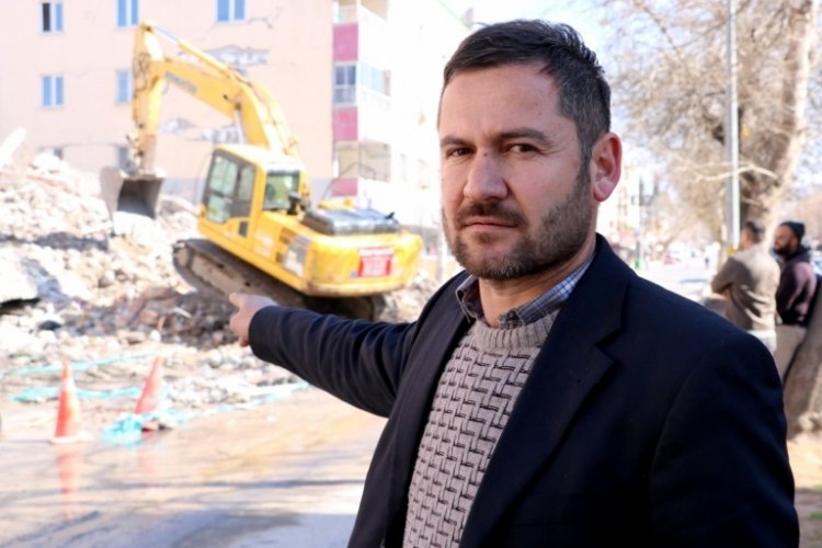 Kahramanmaraş'ta enkazda kalan 1 milyon liralık yemini kurtarmaya &ccedil;alışıyor