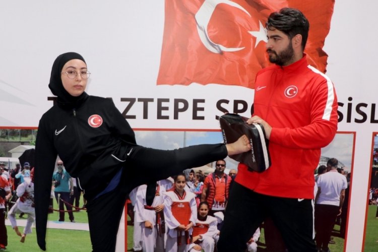 Kayseri'de iki kolunu kaybeden ge&ccedil; tekvandoda 3 altın madalya kazandı