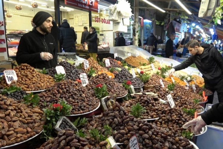 Hurma tezg&acirc;hlarda yerini aldı, Bursalılar &ccedil;arşıya akın etti