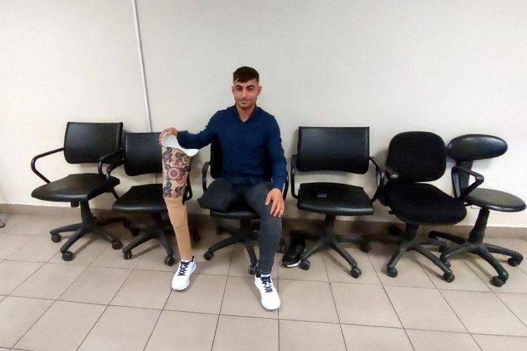 Hatay'da protez bacağı enkaz altında kalan depremzedeye yeni protez