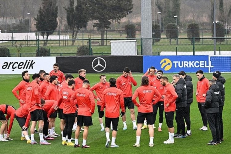 A Milli Futbol Takımı,  Ermenistan'a hareket etti