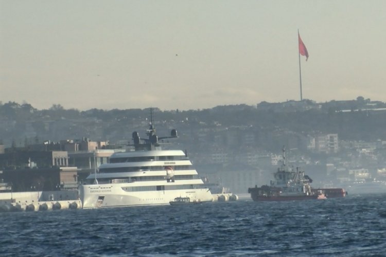 4 katlı Bahama bayraklı yat İstanbul'a demirledi