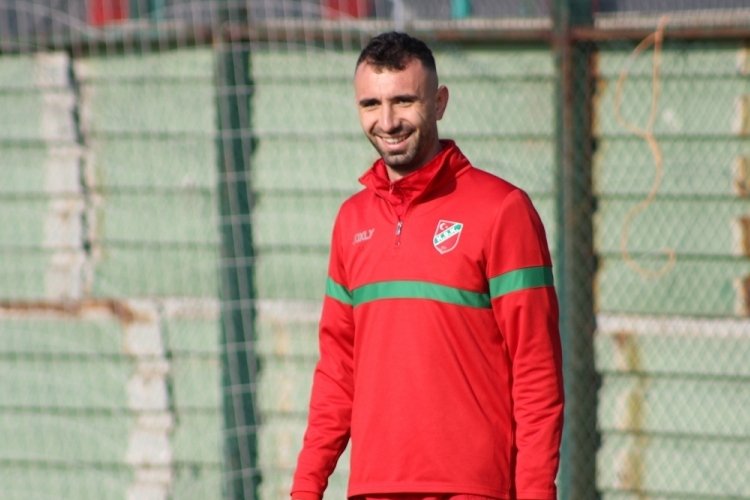 Karşıyaka'da Ahmet Batuhan Aky&uuml;z formayı kaptı