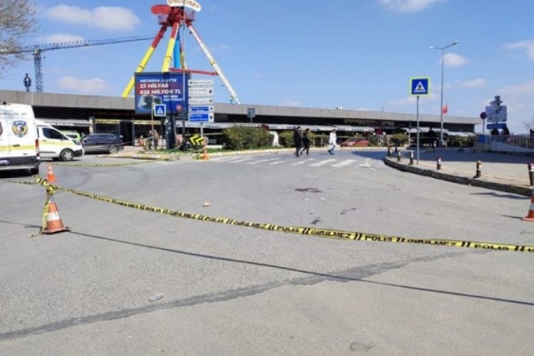 Bakırk&ouml;y Adliyesi &ccedil;evresinde silahlı saldırı! 1'i ağır, 3 yaralı