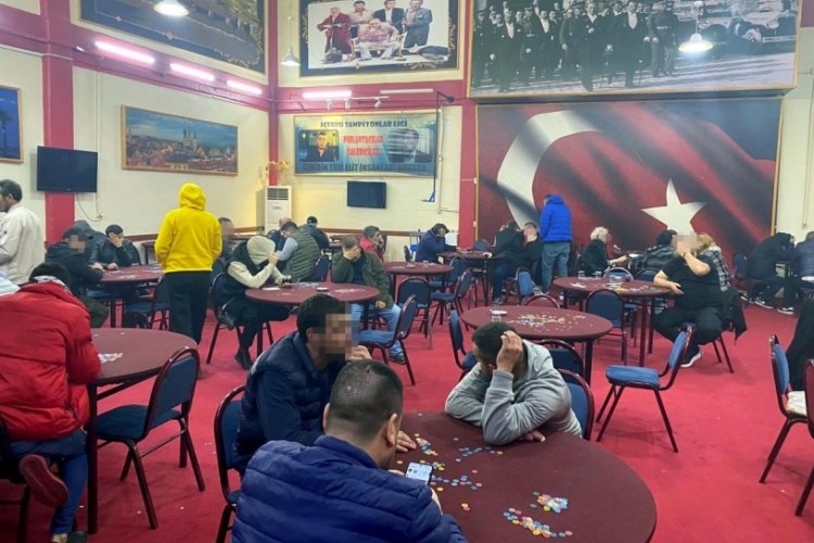 İzmir'de 278 kiş kumar oynarken su&ccedil;&uuml;st&uuml; yakalandı