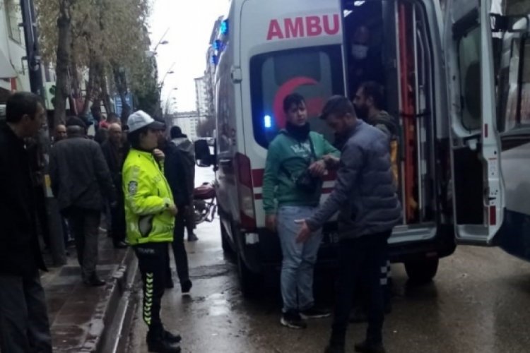 Elazığ'da motosiklet yayaya &ccedil;arptı: 2 yaralı