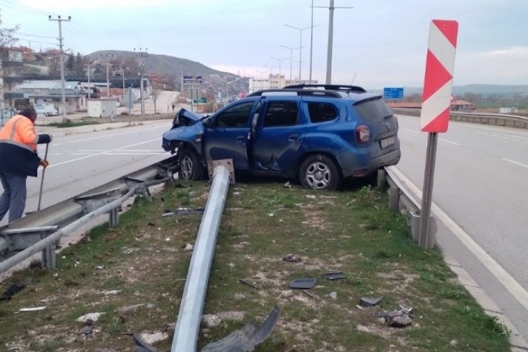 &Ccedil;orum'da otomobil orta ref&uuml;je daldı