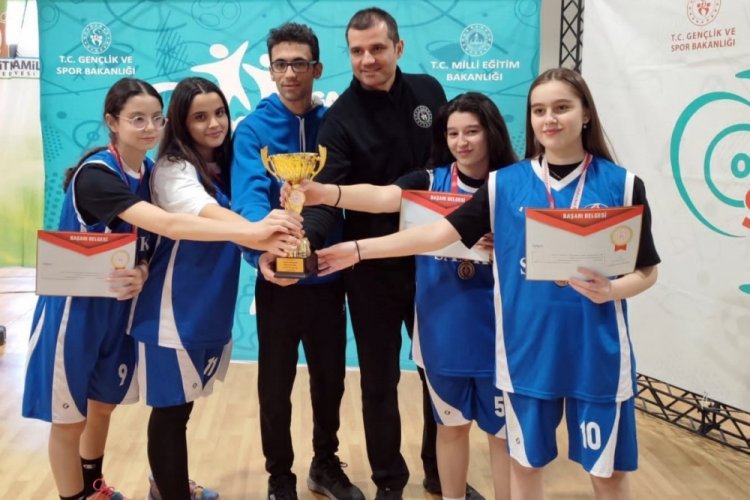 SANKO Okulları Yıldız Kız basketbol takımı namağlup şampiyon oldu