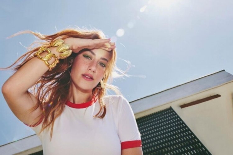 Hazal Kaya, kızı ile poz verdi