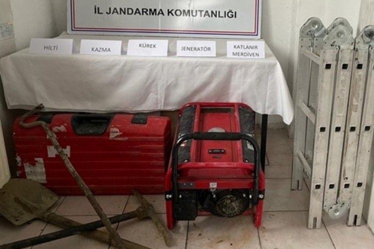 Zonguldak'ta ka&ccedil;ak kazı yapan 10 kişi jandarmadan ka&ccedil;amadı