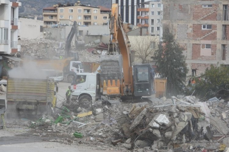 Hatay Samandağ'da enkaz kaldırma &ccedil;alışmaları devam ediyor