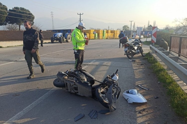 Bursa trakt&ouml;re arkadan &ccedil;arpan motosiklet s&uuml;r&uuml;c&uuml;s&uuml; yaralandı!
