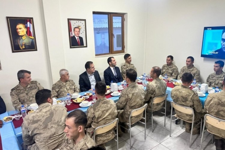 Orgeneral &Ccedil;etin iftarını Mehmet&ccedil;ikle a&ccedil;tı