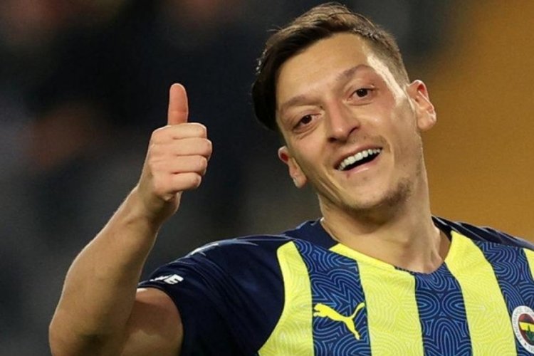 Mesut &Ouml;zil'in serveti dudak u&ccedil;uklattı!