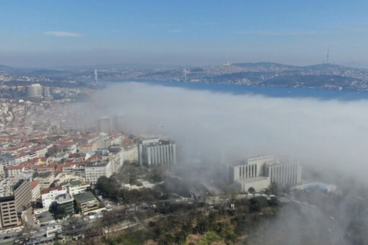 İstanbul Boğazı'nı sis bastı