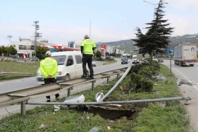 Samsun'da otomobil ref&uuml;je &ccedil;arptı! Yaralılar var