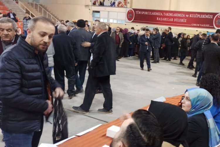 AK Parti &Ccedil;orum'da temay&uuml;l yoklaması yaptı