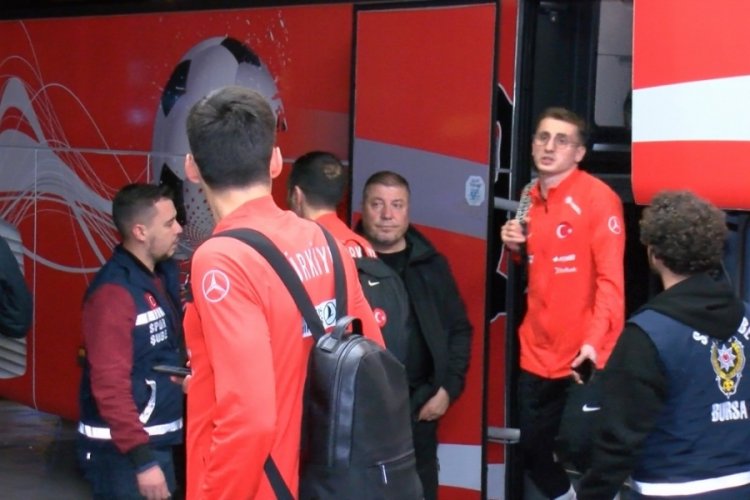 A Milli Futbol Takımı kampa girmek &uuml;zere Bursa'ya geldi
