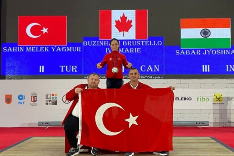 Milli halterci Yağmur Melek Şahin 3 madalya kazandı