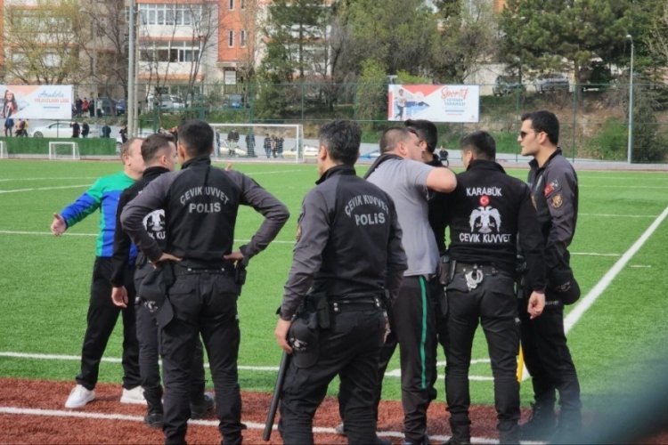 Karab&uuml;k'te amat&ouml;r ma&ccedil;ta ortalık karıştı
