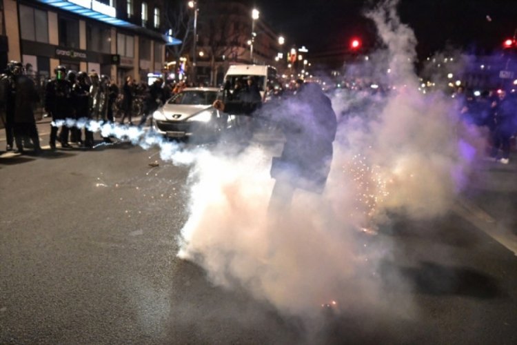 Protestoların g&uuml;nden g&uuml;ne şiddetlendiği Fransa'da bakanlara ilgin&ccedil; talimat!