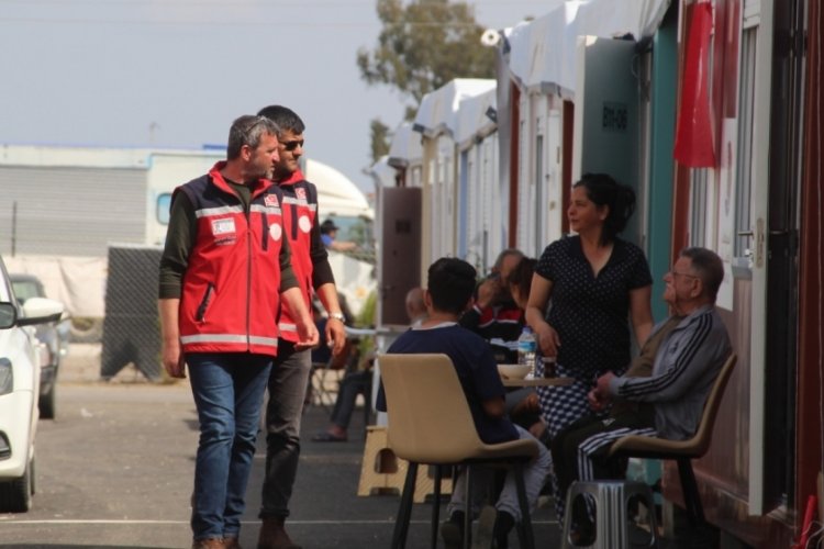 Depremde 27 akrabasını kaybetti! G&ouml;revinden vazge&ccedil;medi