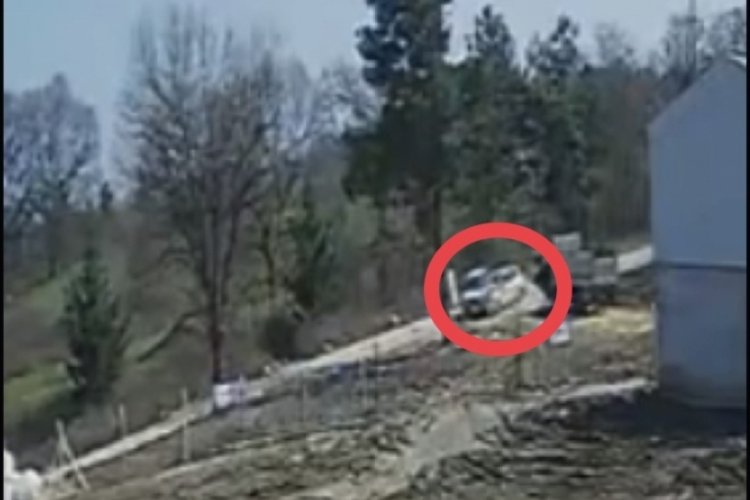 Bursa'da iki otomobil &ccedil;arpışıp takla attı
