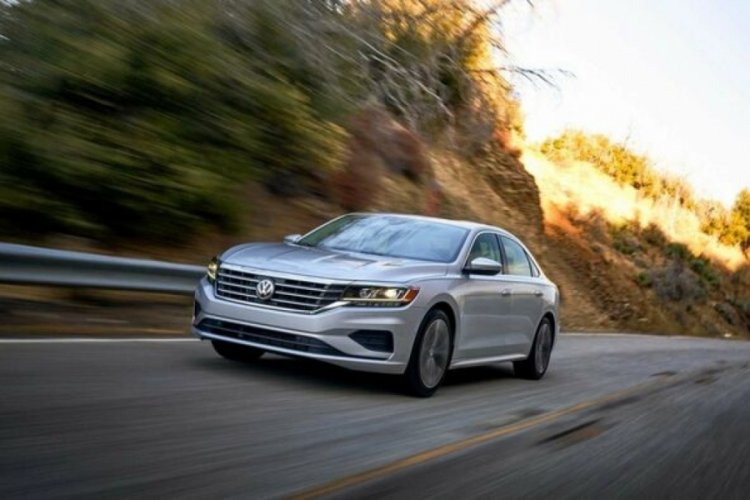 Yeni Passat'ın sedan versiyonu &uuml;retilmeyecek