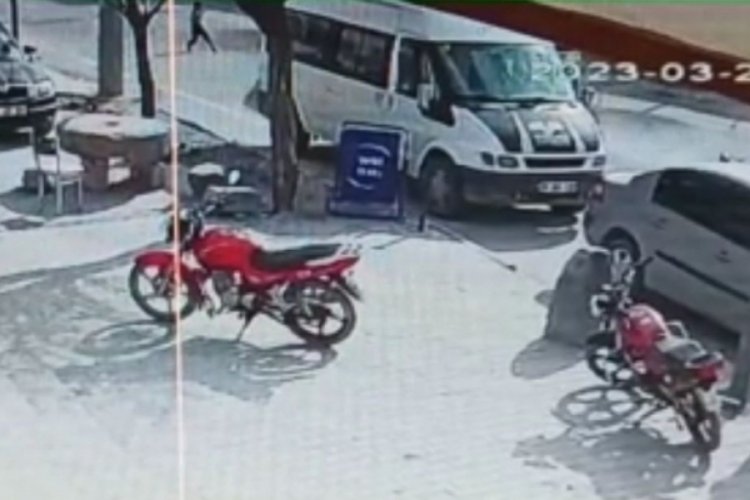 Niğde'de minib&uuml;s&uuml;n &ccedil;arptığı &ccedil;ocuk hayatını kaybetti