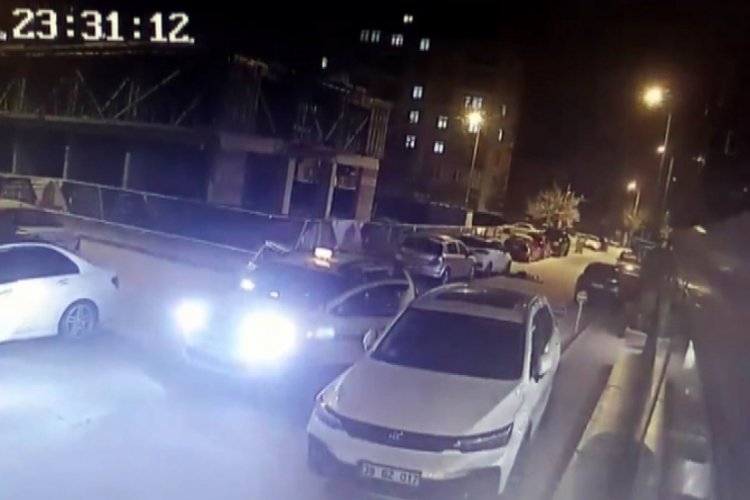 Arkadaşlarıyla tartıştı, taksiden atladı
