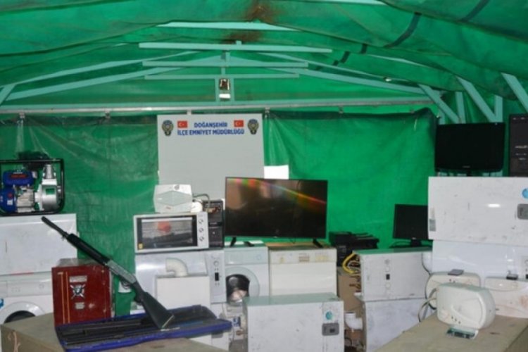 Deprem b&ouml;lgesinden hırsızlık yapan 3 kişi yakalandı