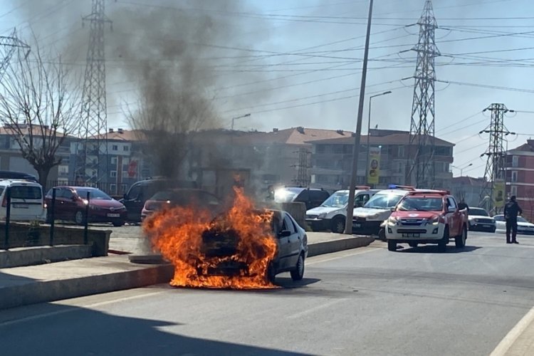 Yeni aldığı araba 10 dakika sonra alev topuna d&ouml;nd&uuml;