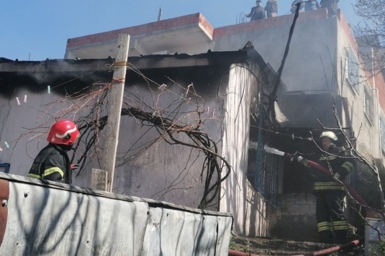 Kocaeli gecekonduda korkutan yangın