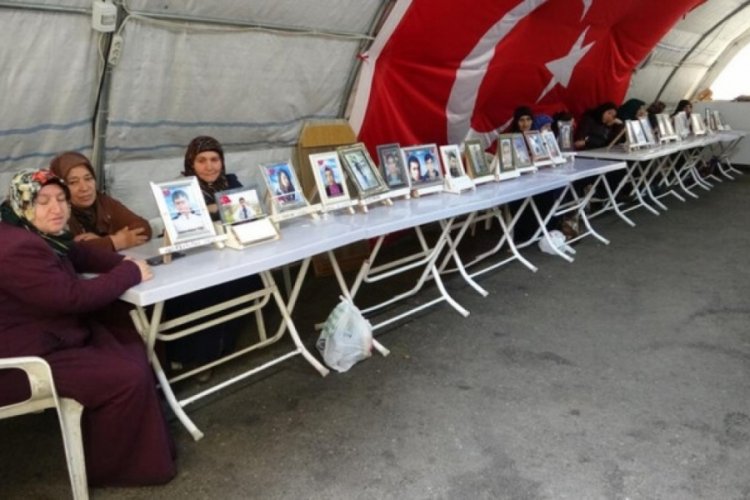 Diyarbakır annelerinin evlat n&ouml;beti 1301 g&uuml;nd&uuml;r s&uuml;r&uuml;yor
