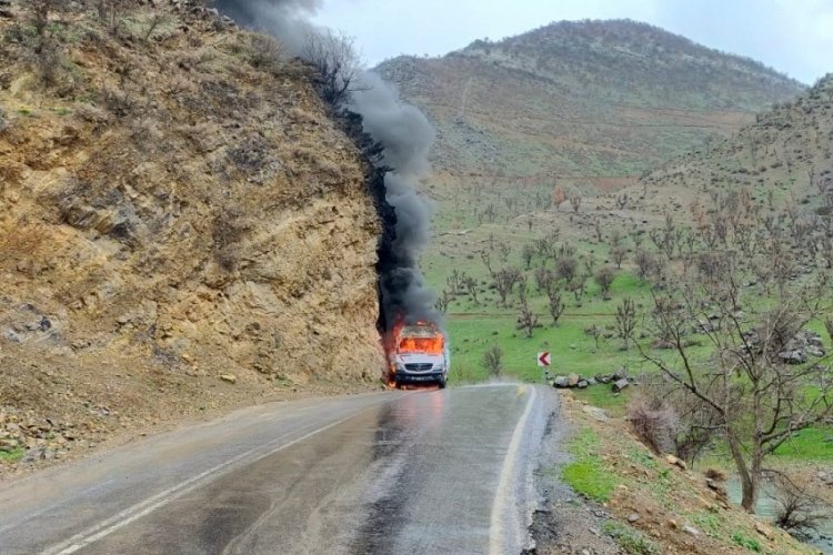 Şırnak'ta ambulans alevlere teslim oldu