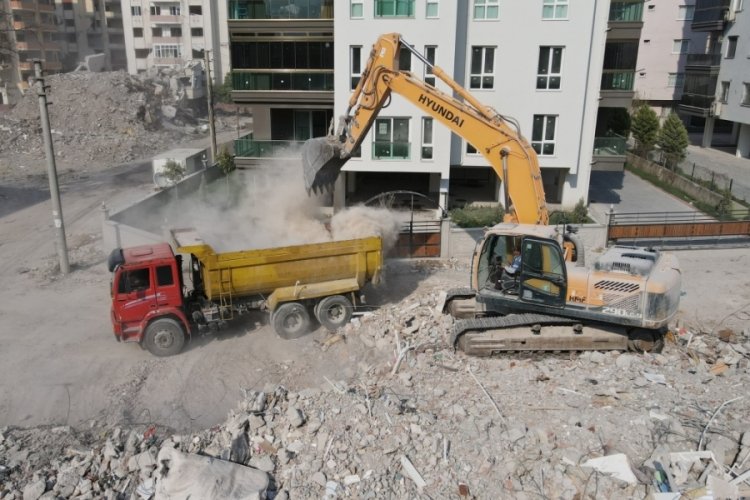 Osmaniye'de enkaz kaldırma &ccedil;alışmaları g&ouml;r&uuml;nt&uuml;lendi