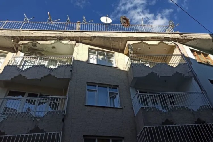 Konya'da &ccedil;&ouml;p evde 1.5 yaşında bebek bulundu