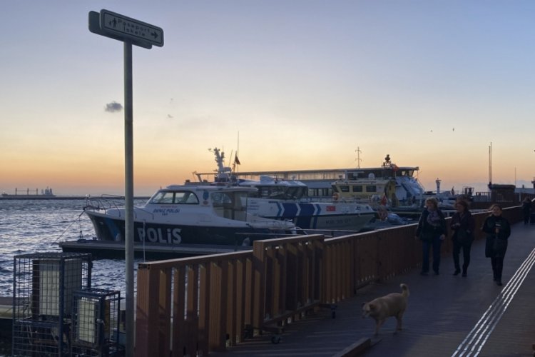 İzmir'de deniz ulaşımına fırtına engeli