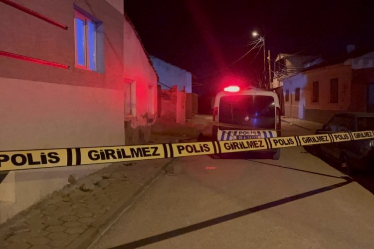 Eskişehir'de sokak ortasında silahlı kavga: 1'i ağır 2 yaralı