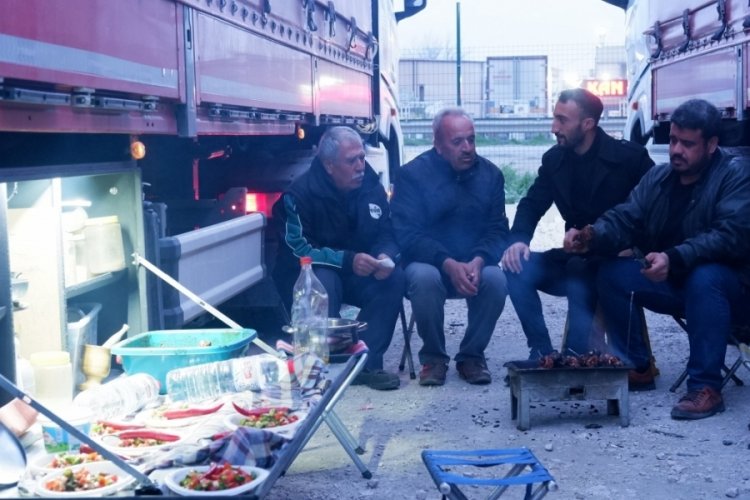 İhracatın kahramanları Kapıkule'de iftarını a&ccedil;tı