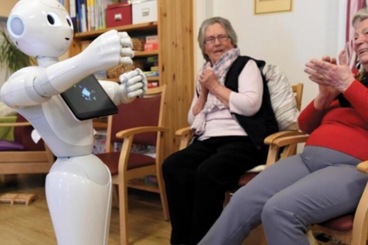 İtalya'da yaşlı n&uuml;fusu artıyor! Bakımlarını robotlar yapacak