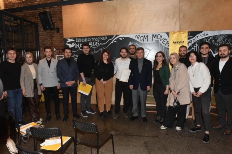 Davutoğlu'ndan gen&ccedil;ler i&ccedil;in bir ilk