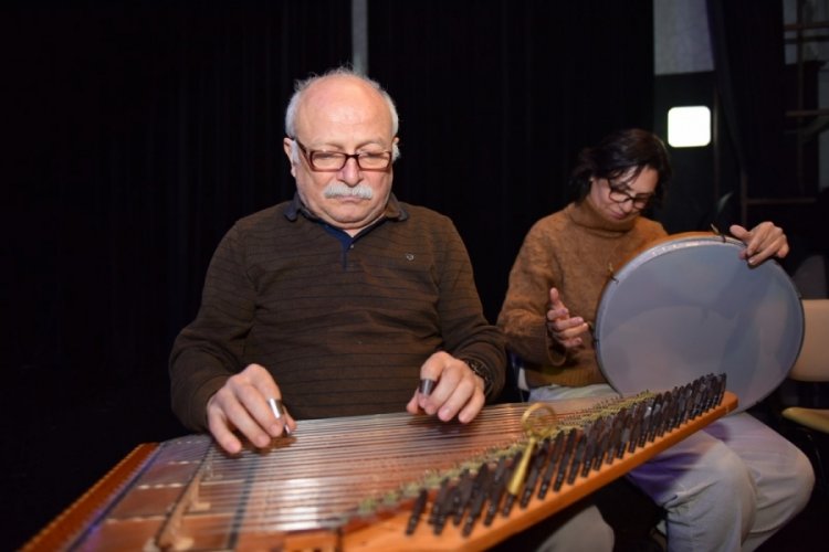 Bursa'da musikiye g&ouml;n&uuml;l verenler bu koroda buluşuyor