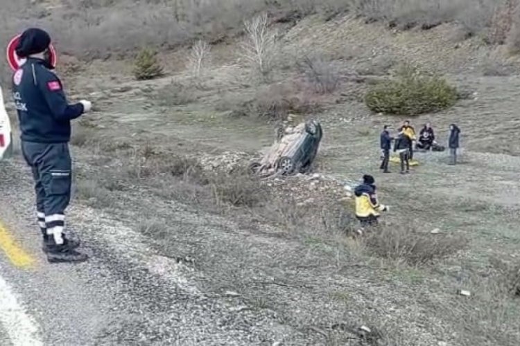 Tunceli'de otomobil şarampole yuvarlandı: 2 yaralı