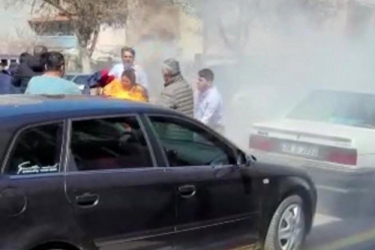 Kayseri'de belediye &ouml;n&uuml;nde kendini ateşe verdi!