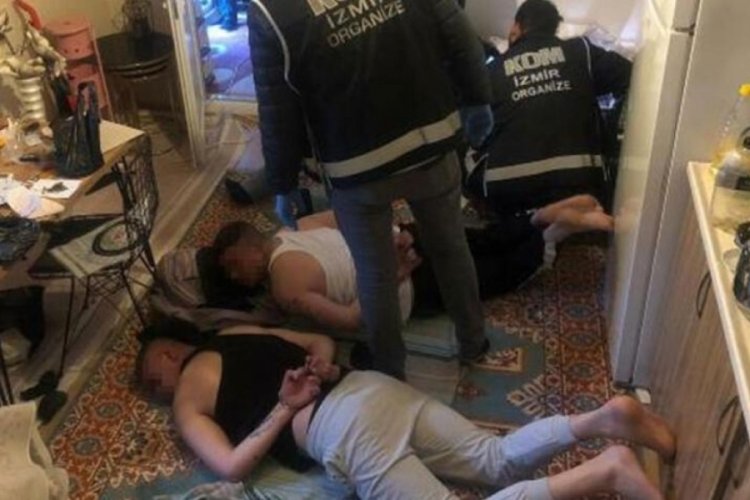 İzmir ve Manisa'da 'Akbaba' operasyonu: 18 g&ouml;zaltı