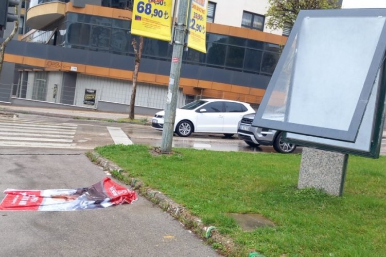 Bursa'da MHP'ye &ccedil;irkin saldırı!