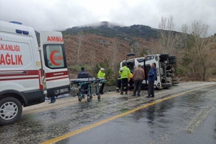 Kastamonu Tosya'da tır devrildi