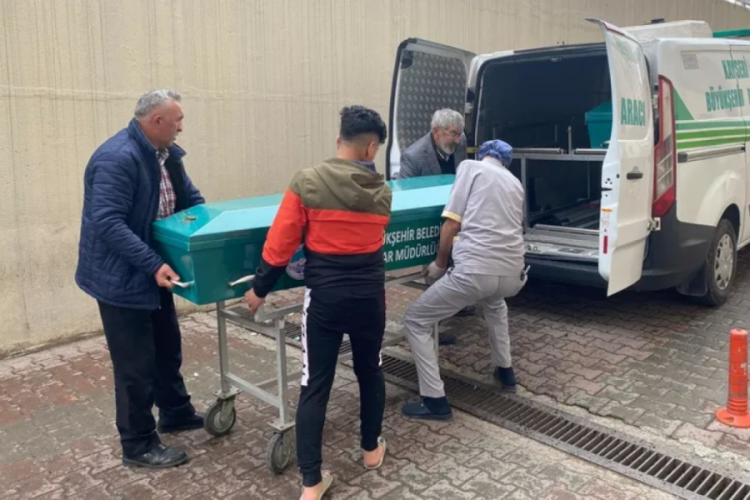 Kahramanmaraş'ta enkazdan &ccedil;ıkarılan Ayşeg&uuml;l T&uuml;rkmen, 47 g&uuml;n sonra hayatını kaybetti